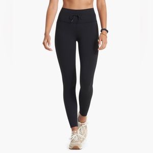 NWT Black Vuori Daily Leggings